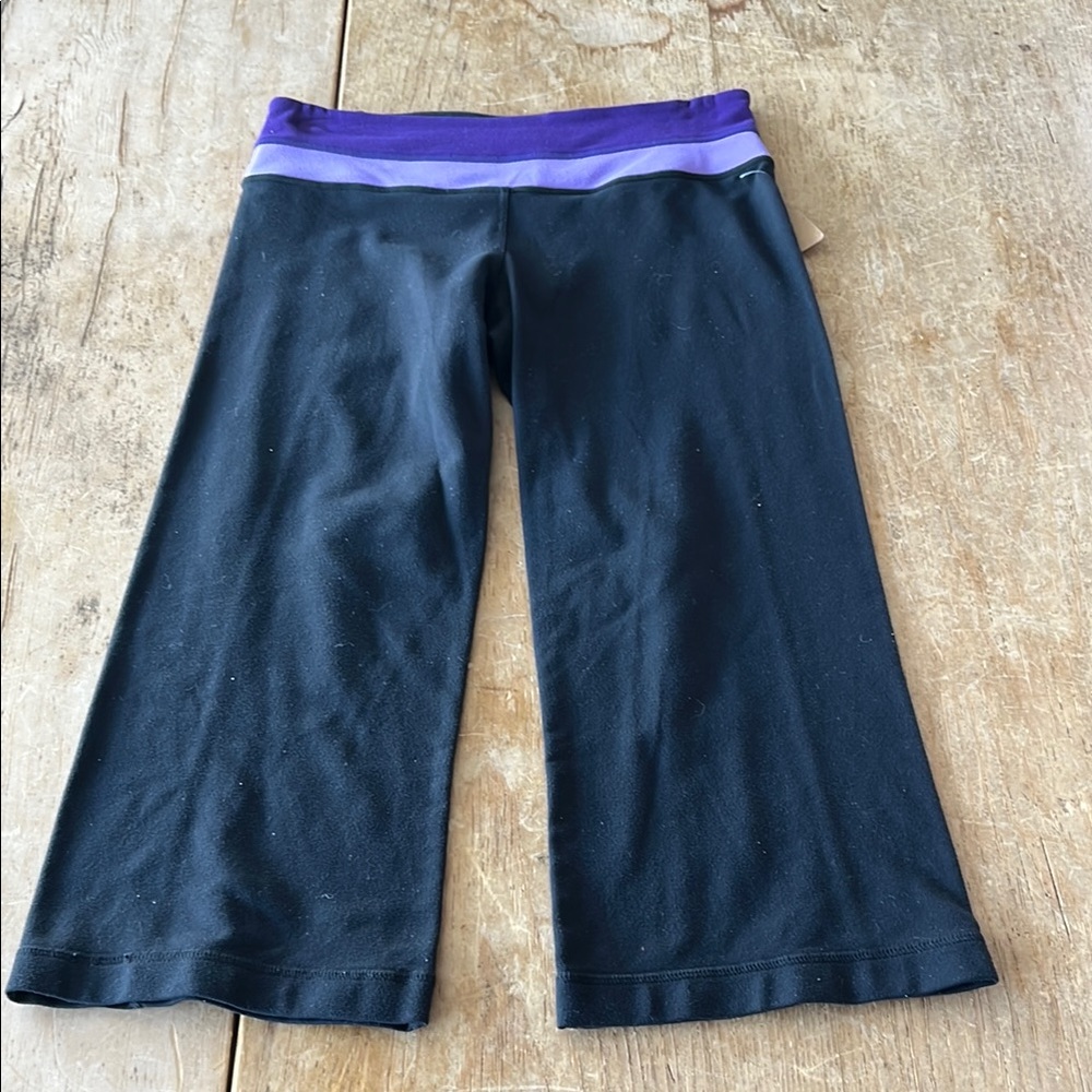 Lululemon Black and Purple Capri Leggings with Elastic Waistband